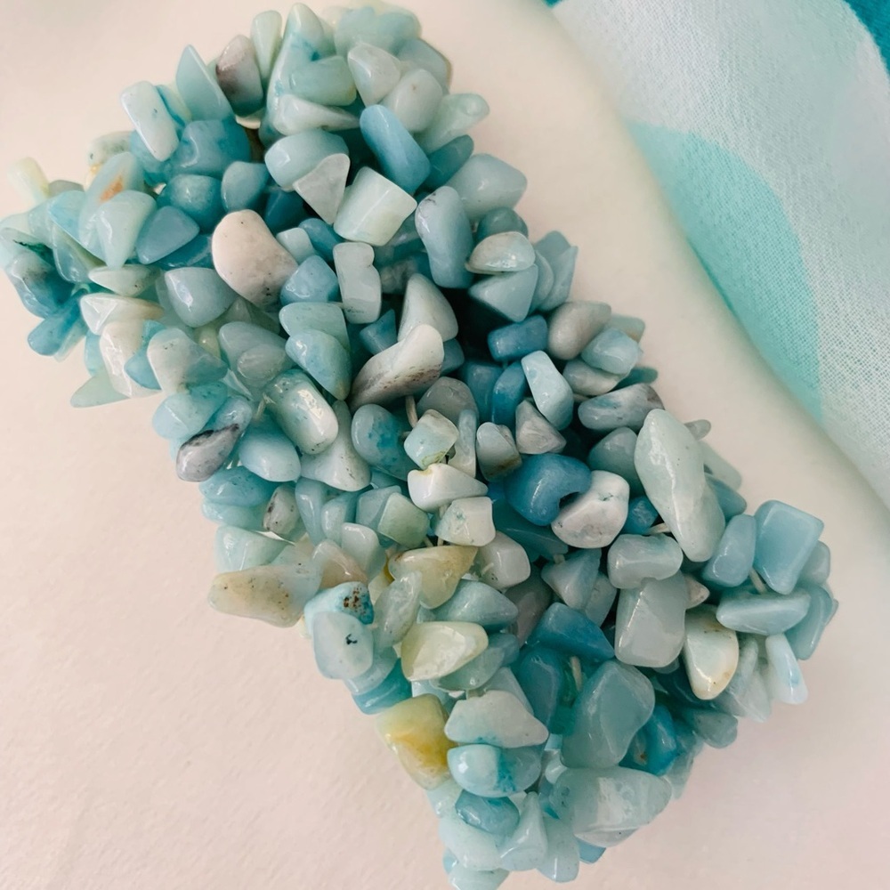 Hand Crafted Light Blue and White Chip Stone Stretch Bracelet - Picture 5 of 8